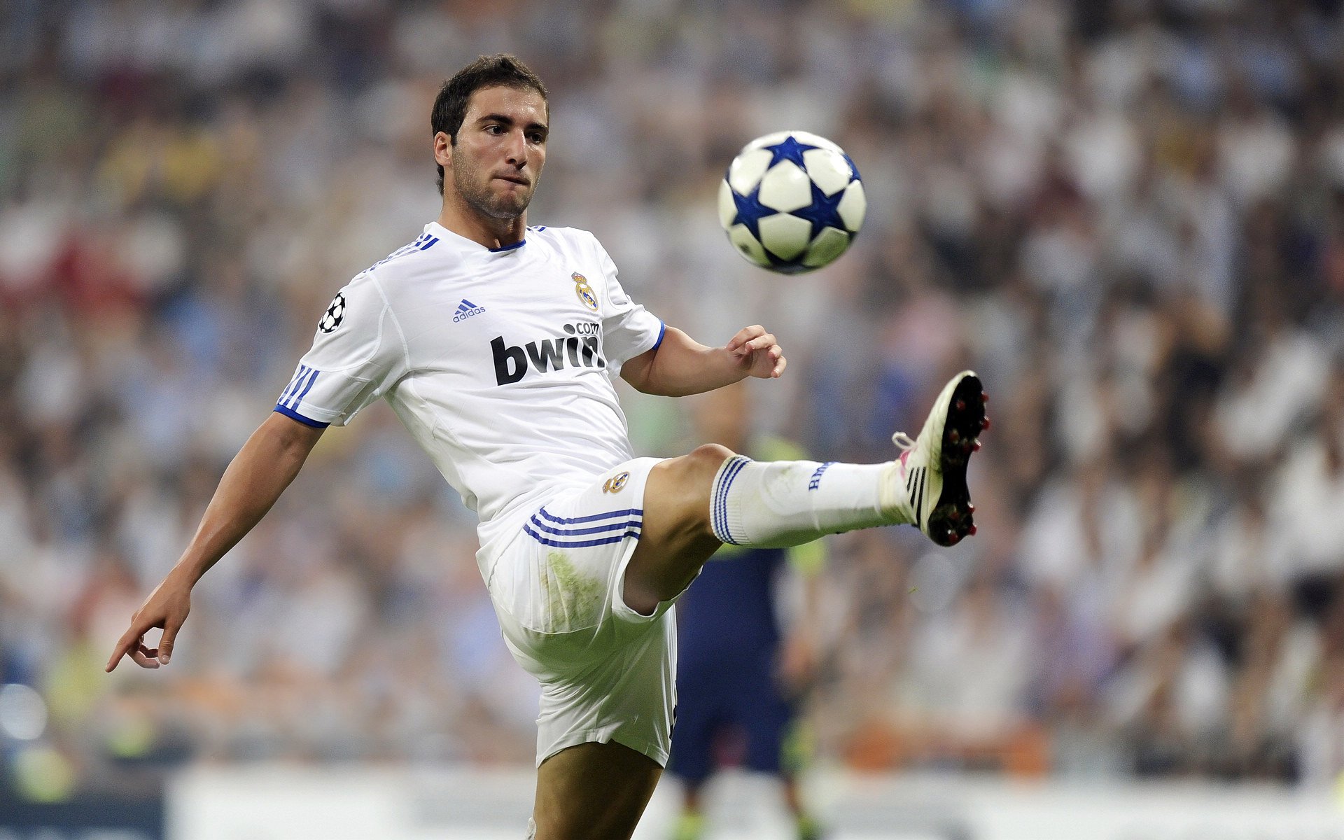 中超动态：上海申花外援马莱莱在昨日训练中复出，有望在周末的德比战首发出场。